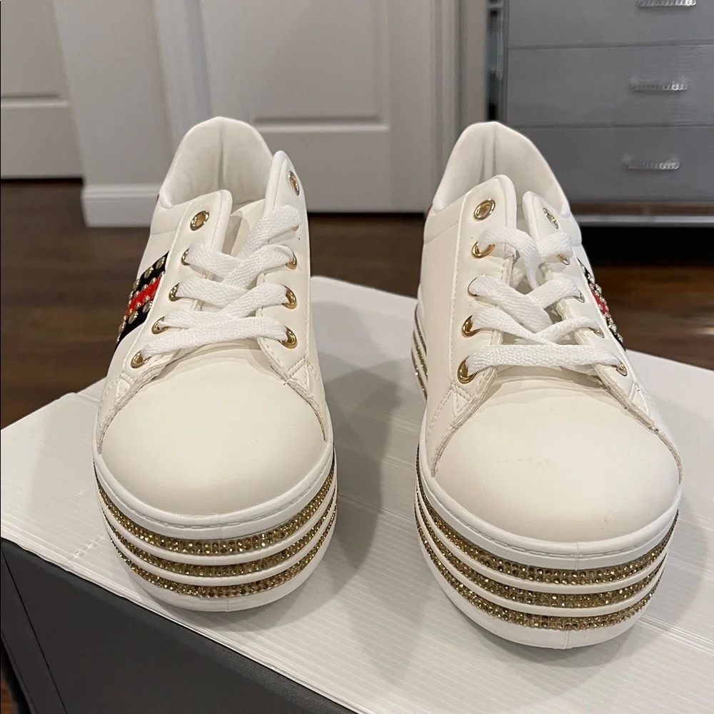 Elegant White and Gold Women's Sneakers - Picture 1 of 7
